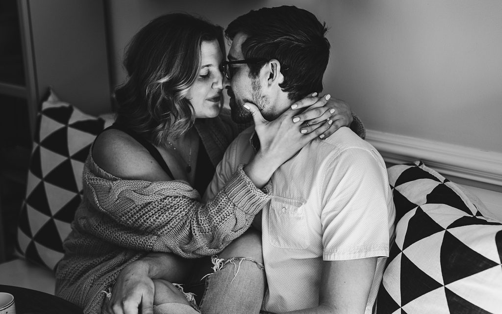 Olivia Reed Photo In Home Couples session on the eastern shore. cozy and intimate coupes session vibes